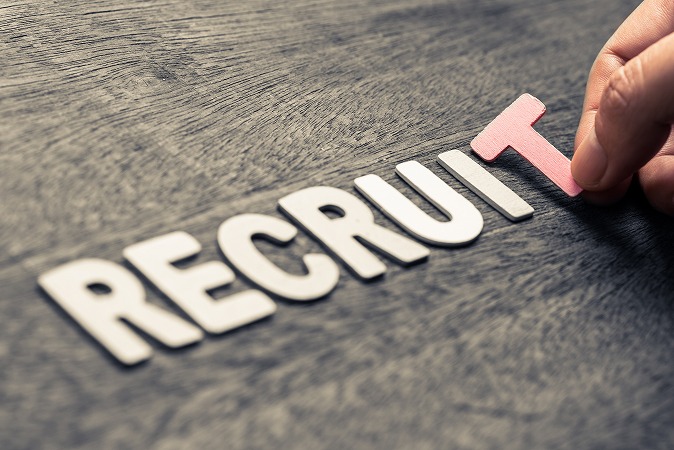 文字を並べる様子