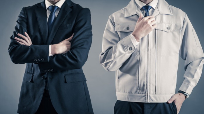 ビジネスマンと作業員