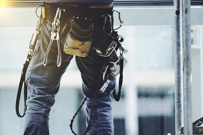 作業員の後ろ姿